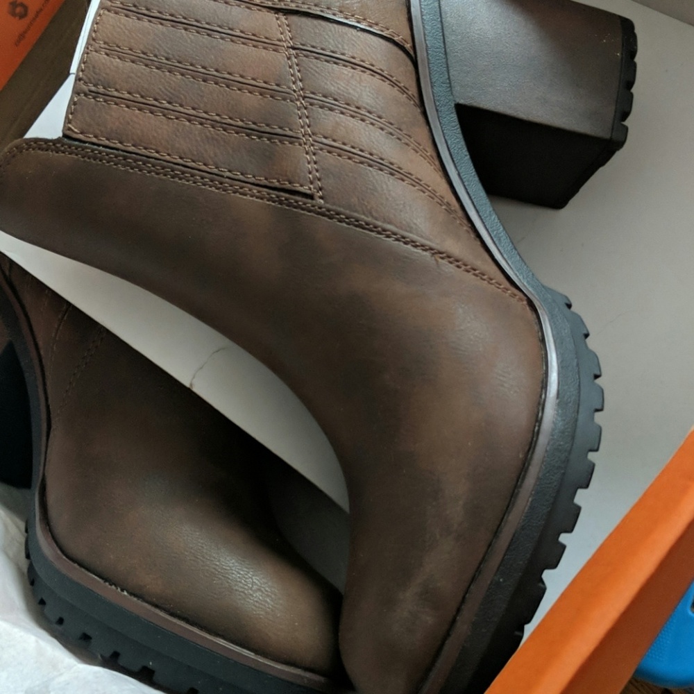 Rocket Dog 7.5 Raegan Graham booties brown ankle